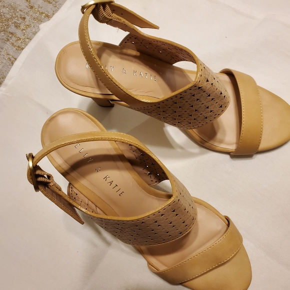 Kelly & Katie Beige/Tan Scrolled Sandals - Picture 7 of 7